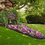 Royal Scot Hotel & Suites