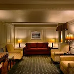 Royal Scot Hotel & Suites